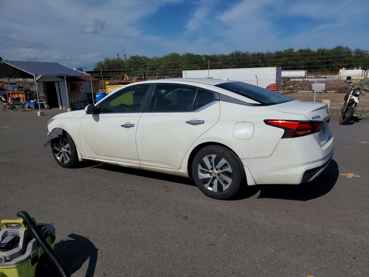 2019 Nissan Altima S - Фото 2