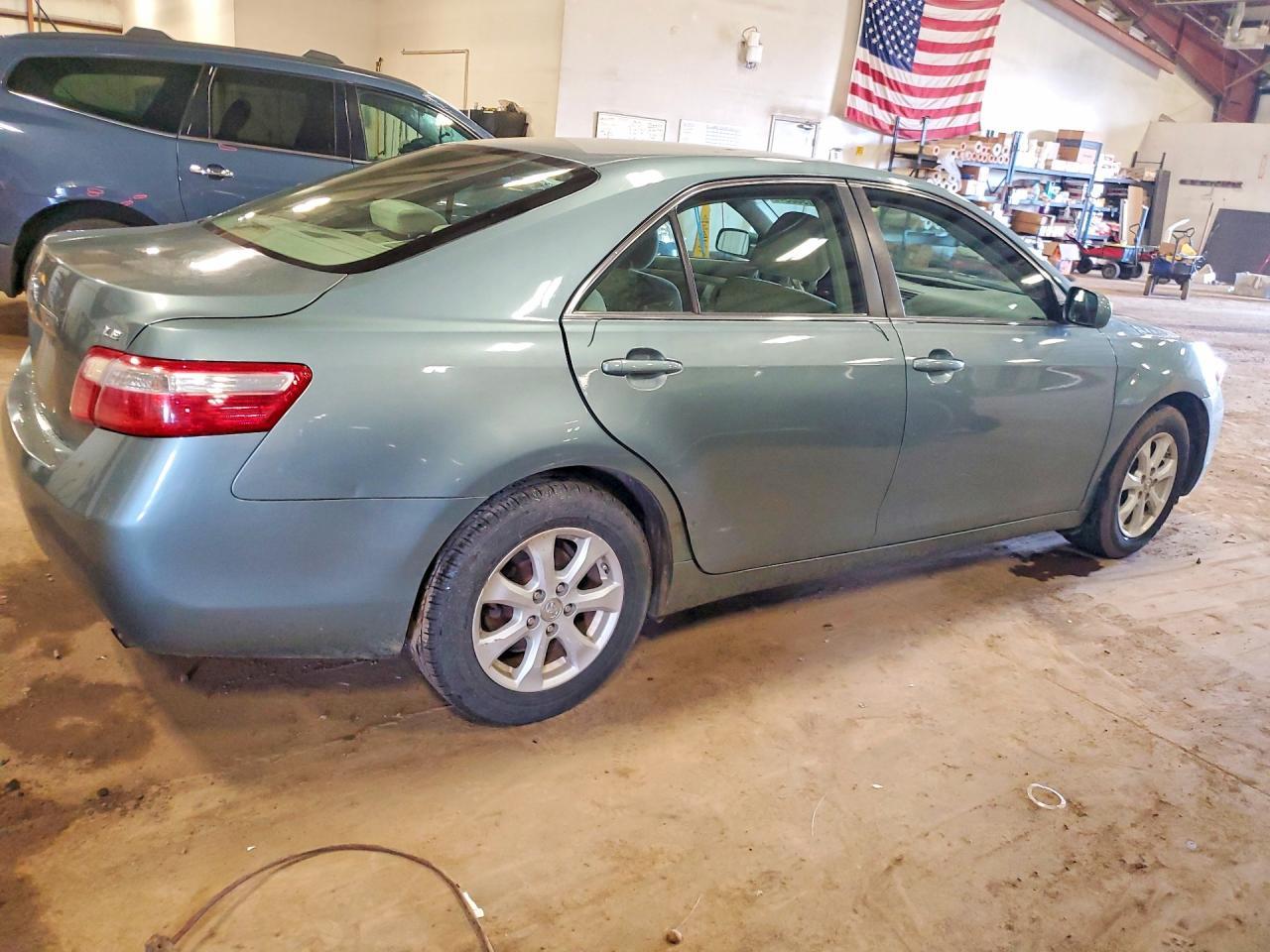 2009 Toyota Camry Le - Image 3