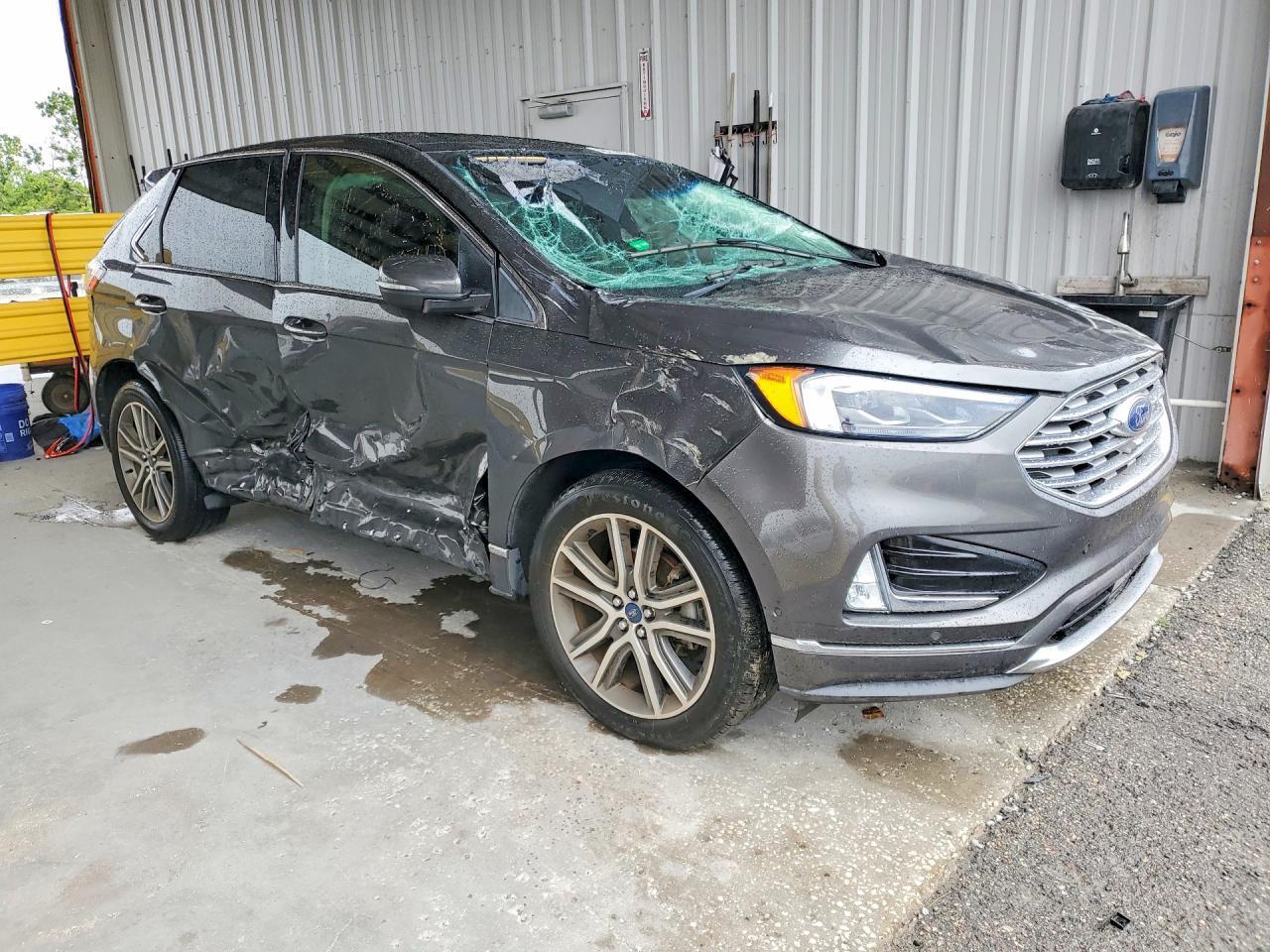 2019 Ford Edge Titanium - Image 4