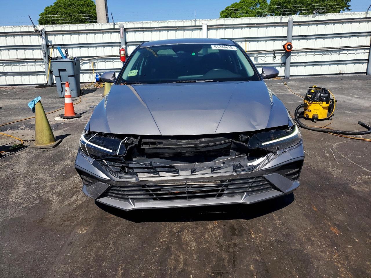 2024 Hyundai Elantra Se - Image 5