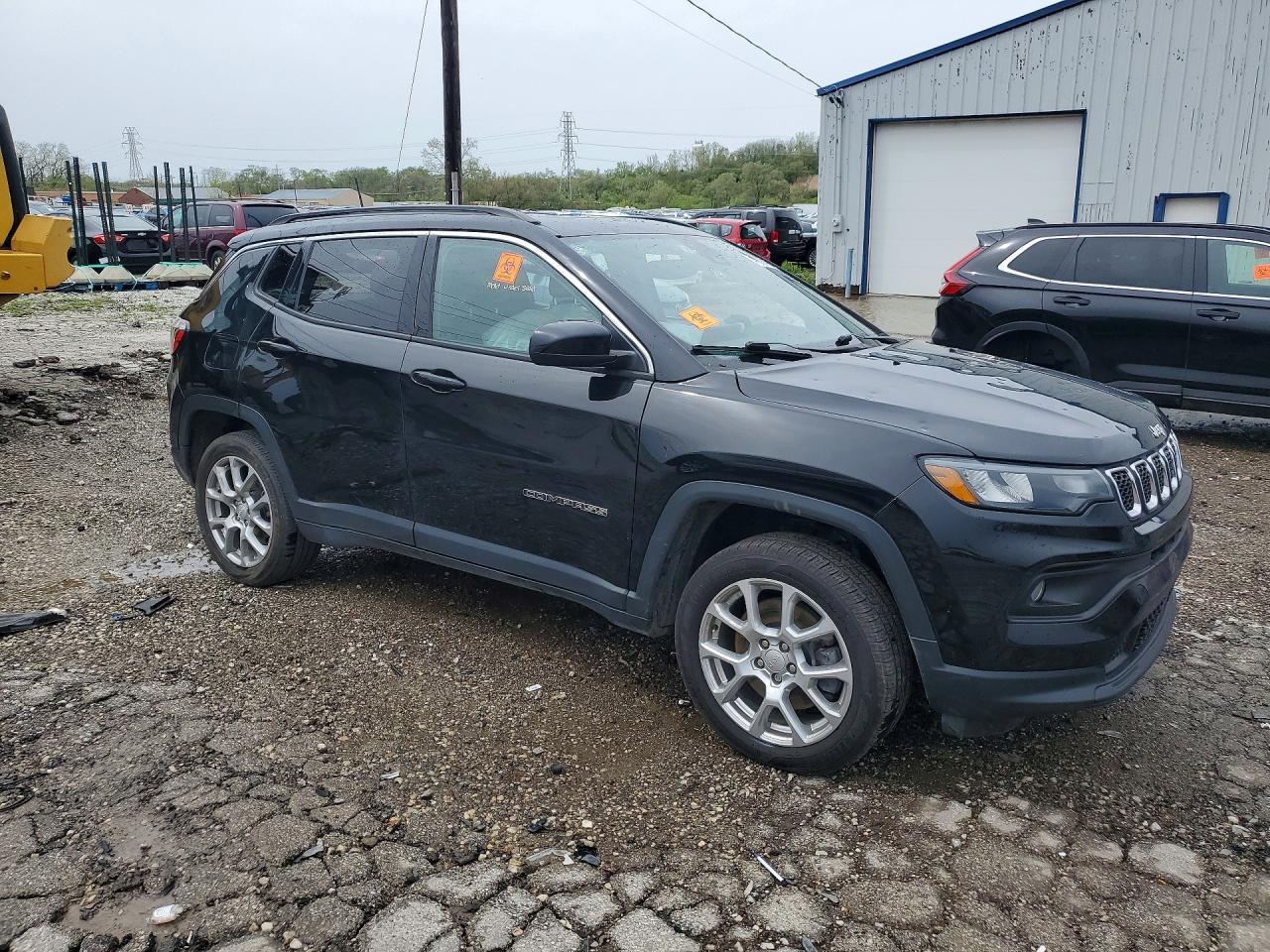 2023 Jeep Compass Latitude Lux - Image 4