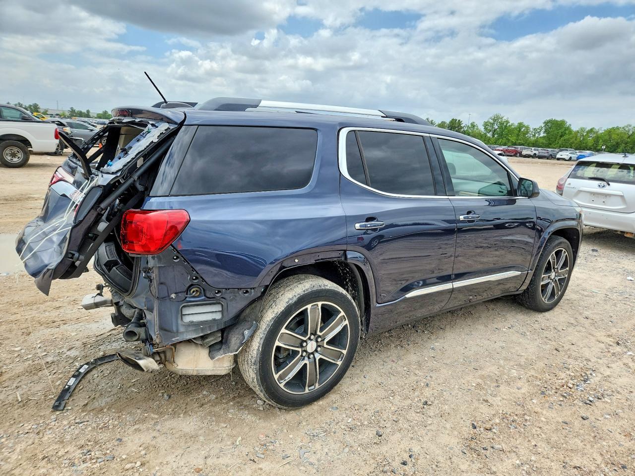 2019 GMC Acadia Denali - Image 3