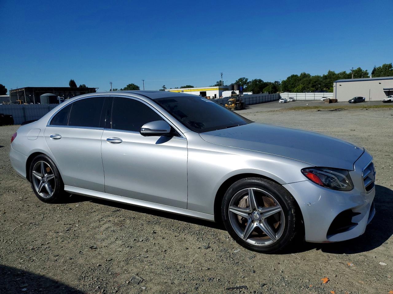 2017 Mercedes-Benz E 300 - Фото 4