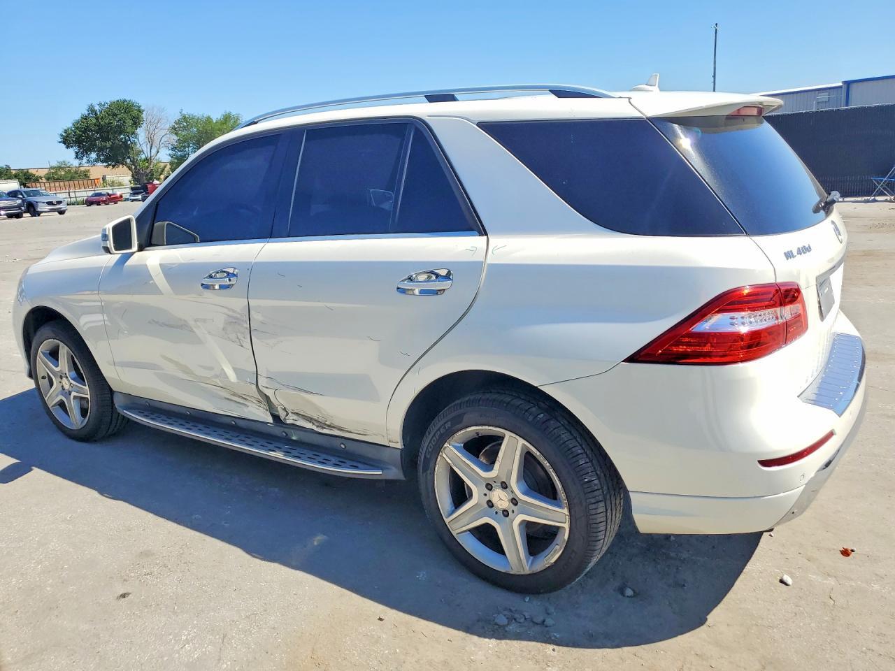 2015 Mercedes-Benz Ml 400 4Matic - Image 2