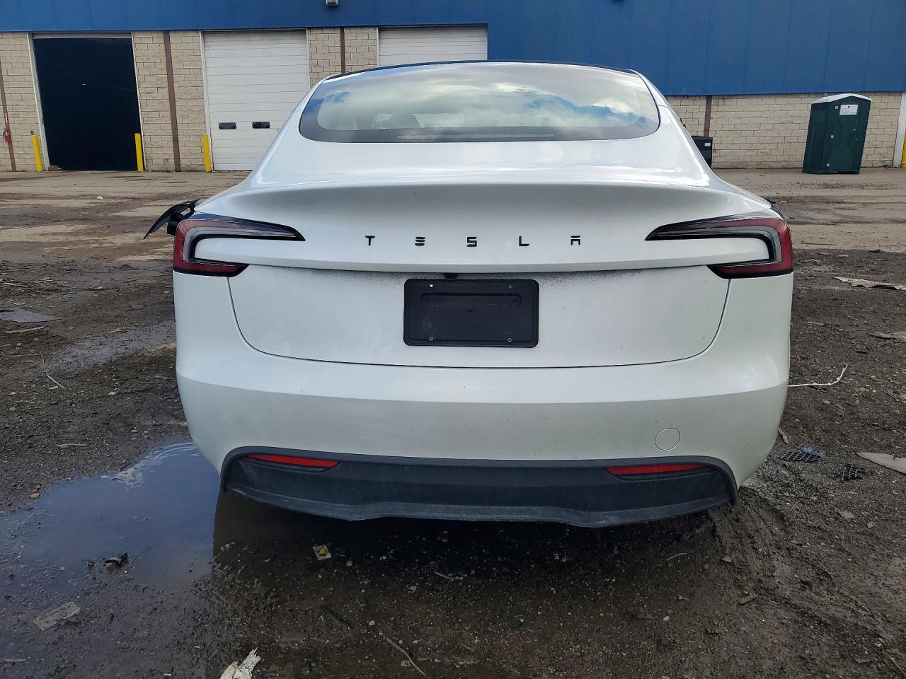 2025 Tesla Model 3 - Image 6