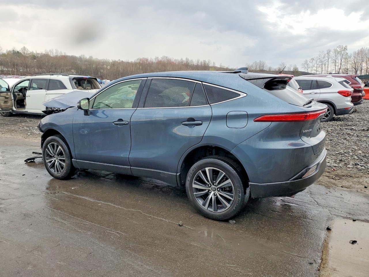 2022 Toyota Venza Le - Фото 2