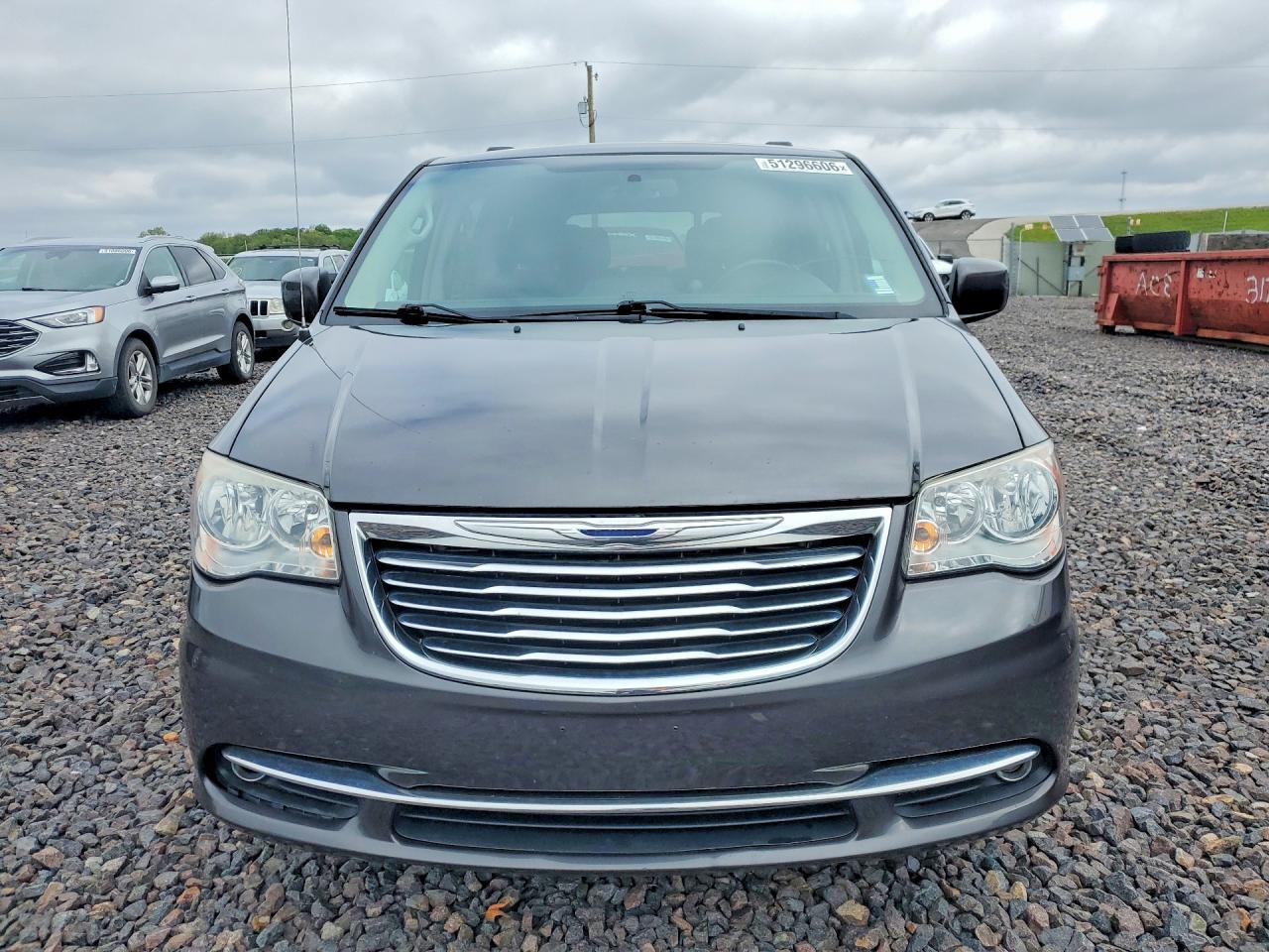 2016 Chrysler Town & Country Touring - Image 5