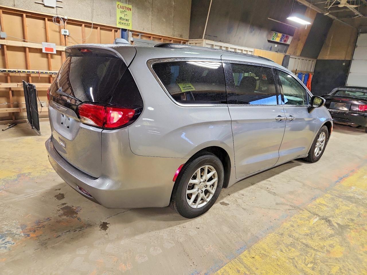 2020 Chrysler Voyager Lxi - Фото 3