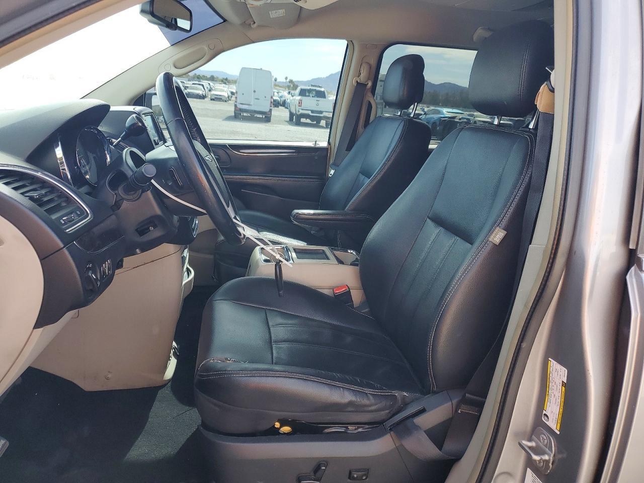 2014 Chrysler Town & Country Touring - Фото 7