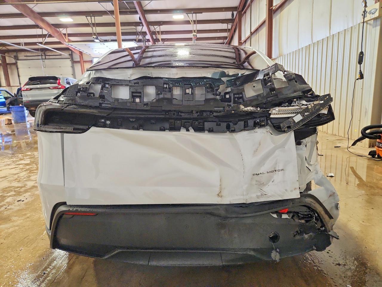 2026 Tesla Model Y - Фото 6
