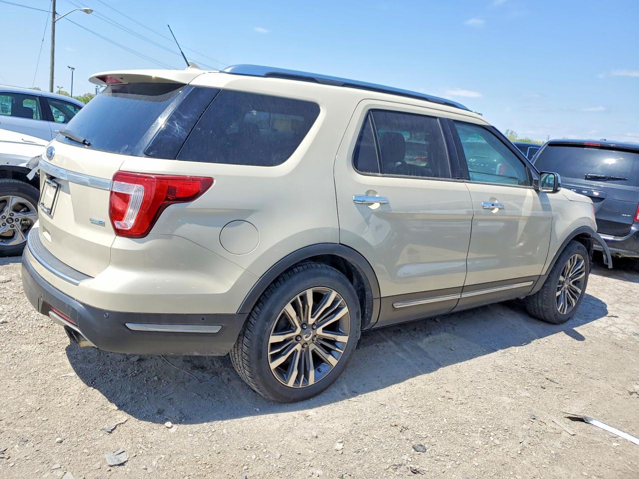 2018 Ford Explorer Platinum - Image 3