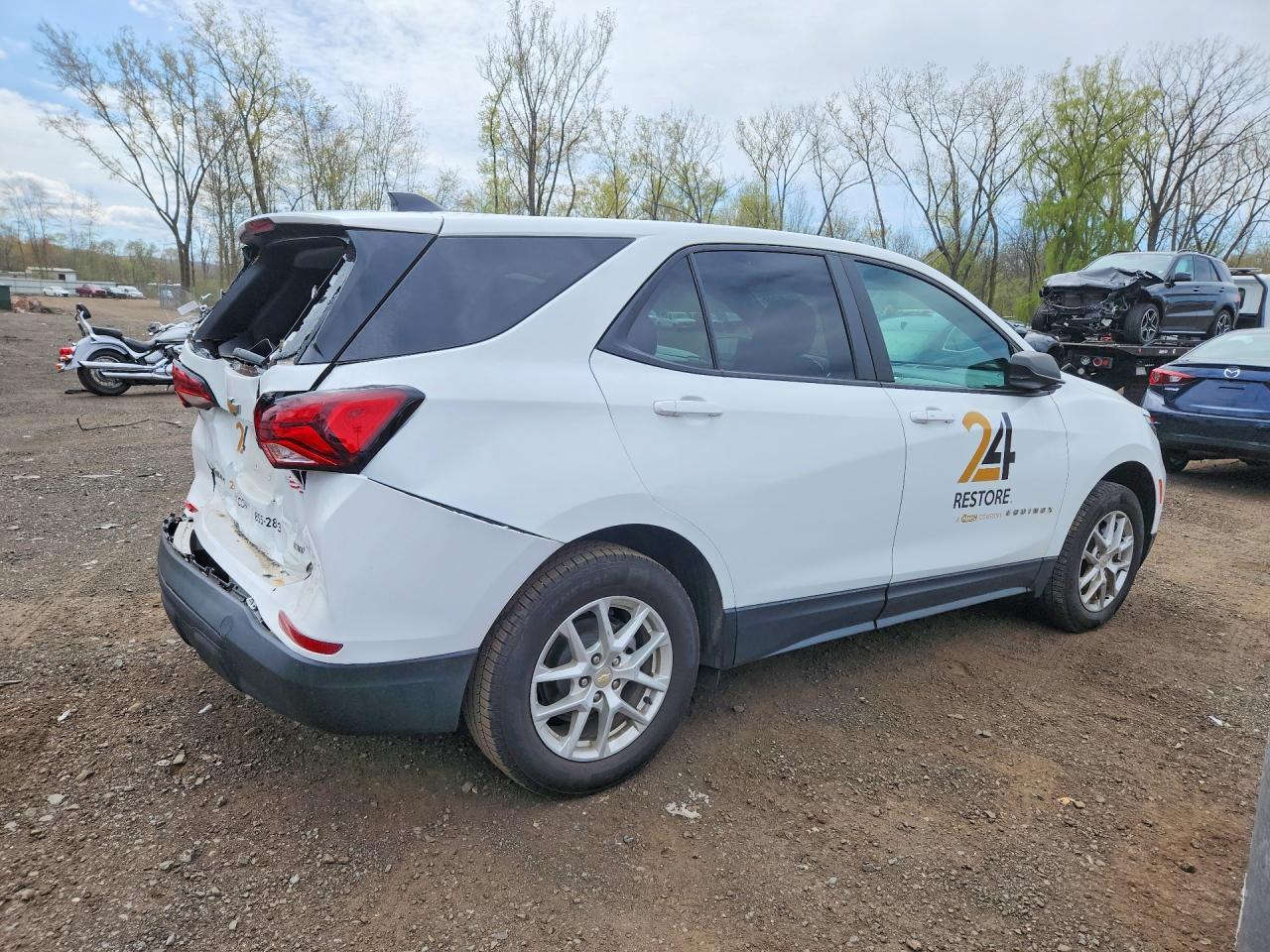 2022 Chevrolet Equinox Ls - Фото 3