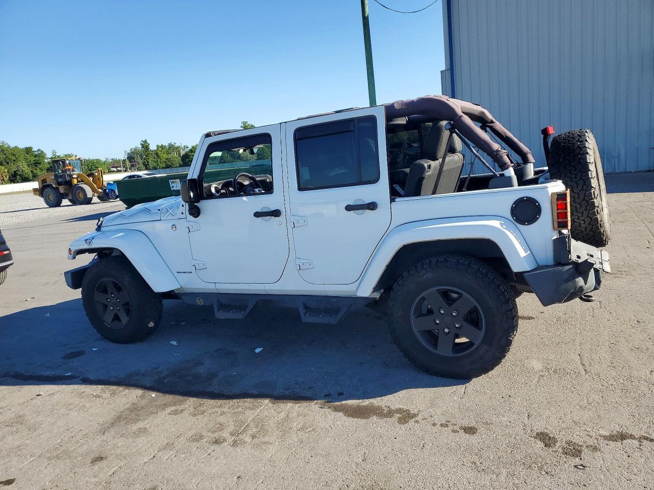 2015 Jeep Wrangler Unlimited Sahara - Фото 2