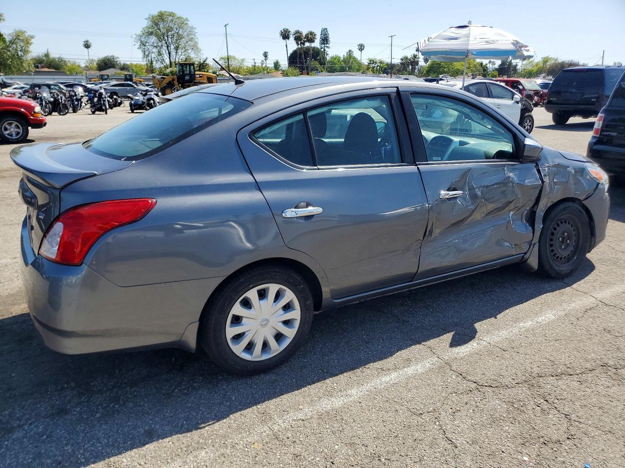 2018 Nissan Versa Sv - Image 3