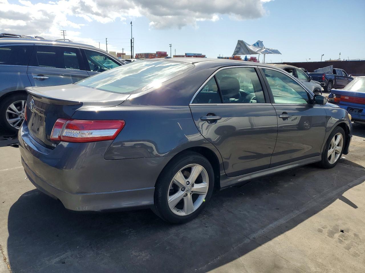 2011 Toyota Camry Se - Фото 3