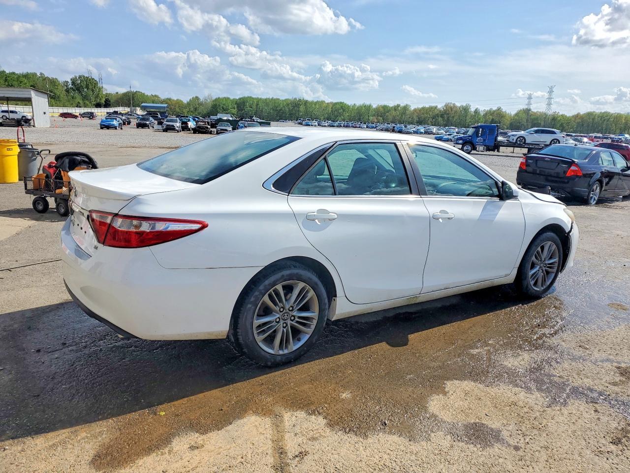 2017 Toyota Camry Se - Фото 3