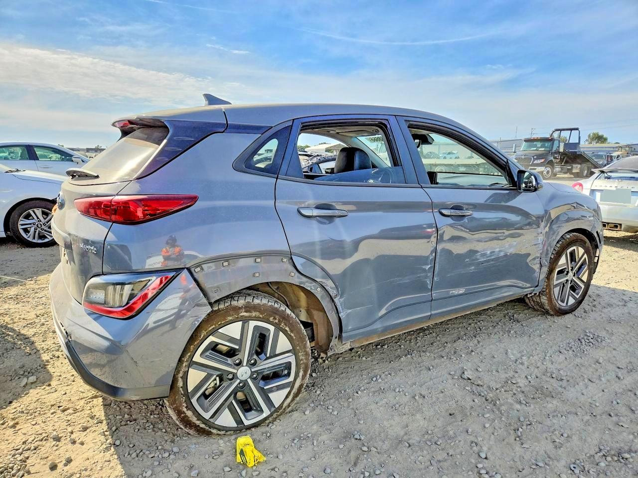 2022 Hyundai Kona Limited - Image 3