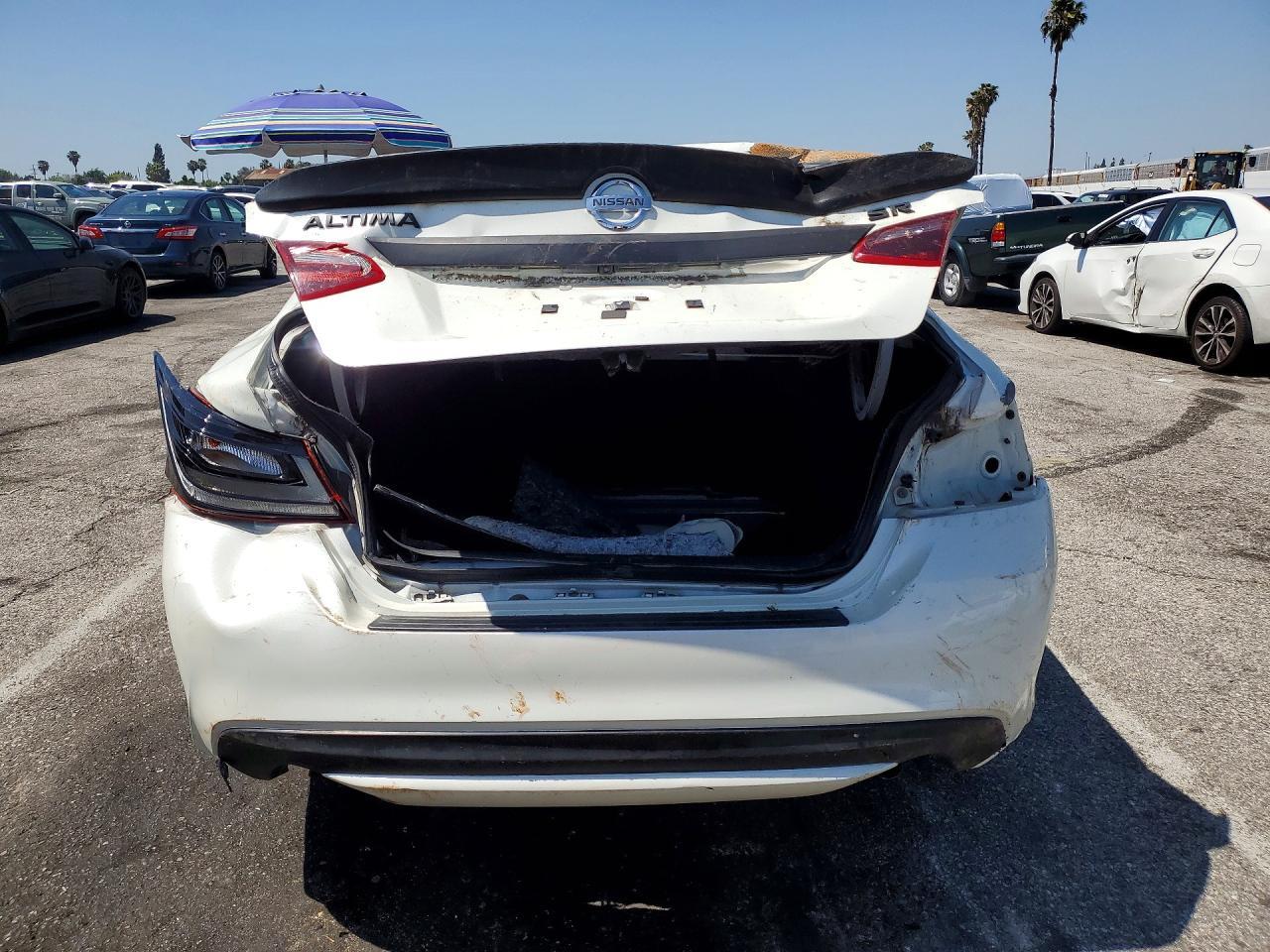 2017 Nissan Altima 2.5 Sr - Image 6
