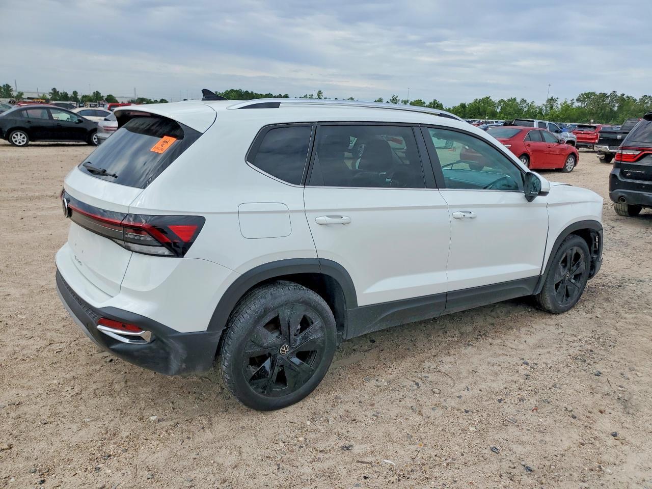 2025 Volkswagen Taos Se - Фото 3