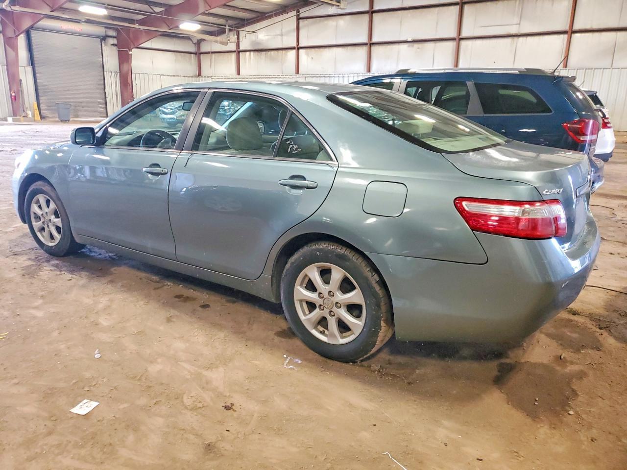 2009 Toyota Camry Le - Image 2