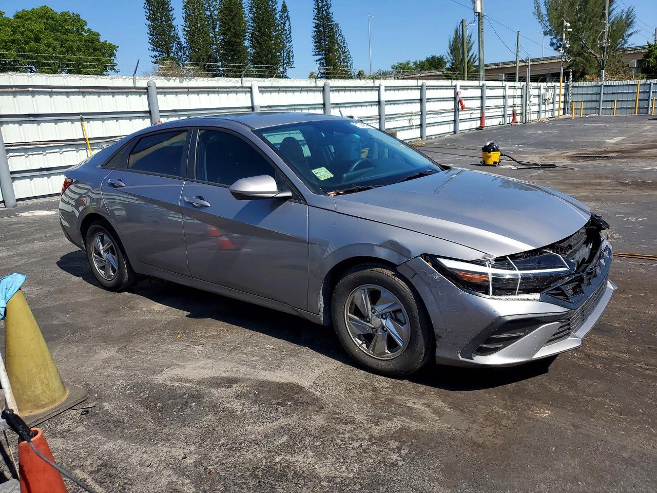 2024 Hyundai Elantra Se - Image 4