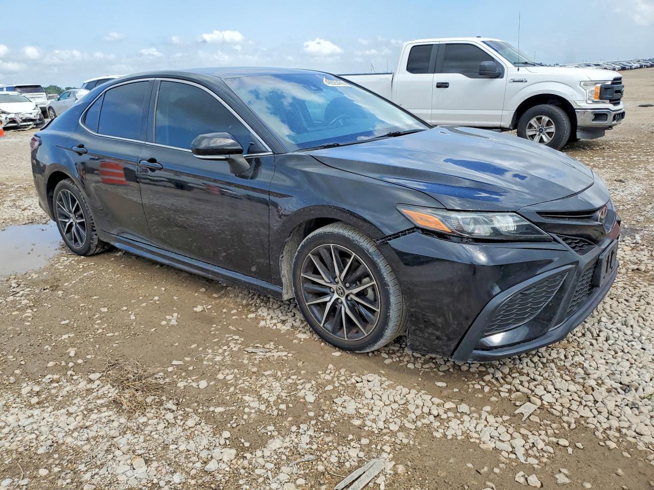 2021 Toyota Camry Se - Фото 4