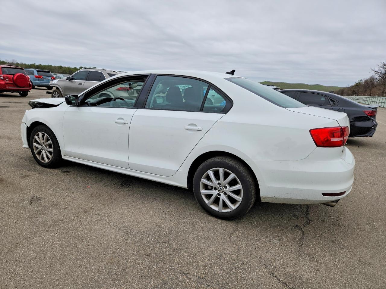 2015 Volkswagen Jetta Se - Image 2