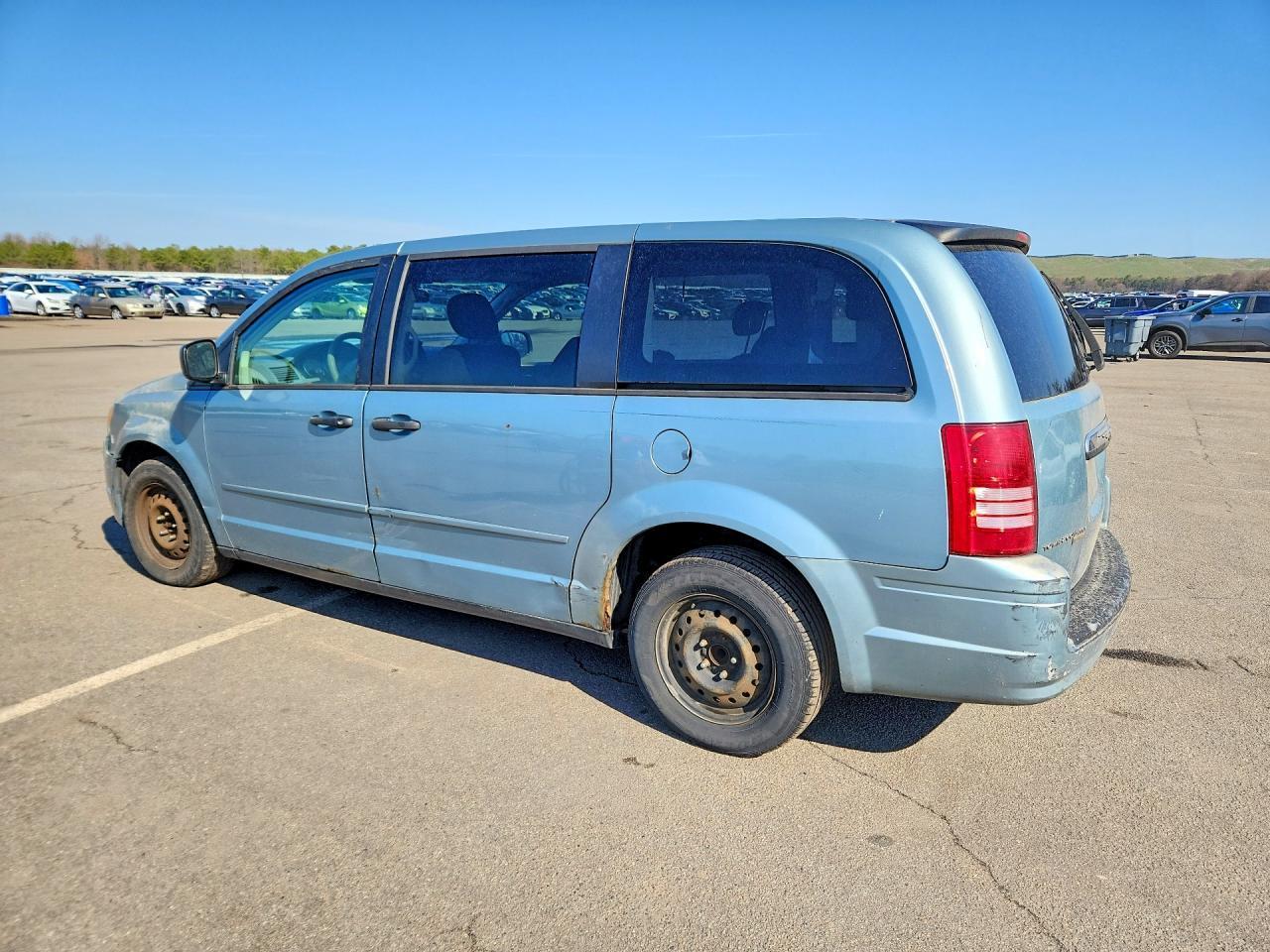 2008 Chrysler Town & Country Lx - Фото 2