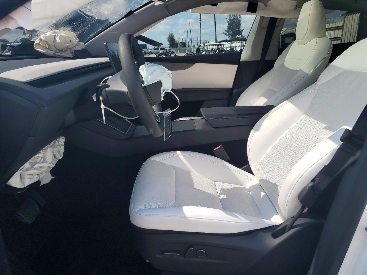 2026 Tesla Model Y - Image 7