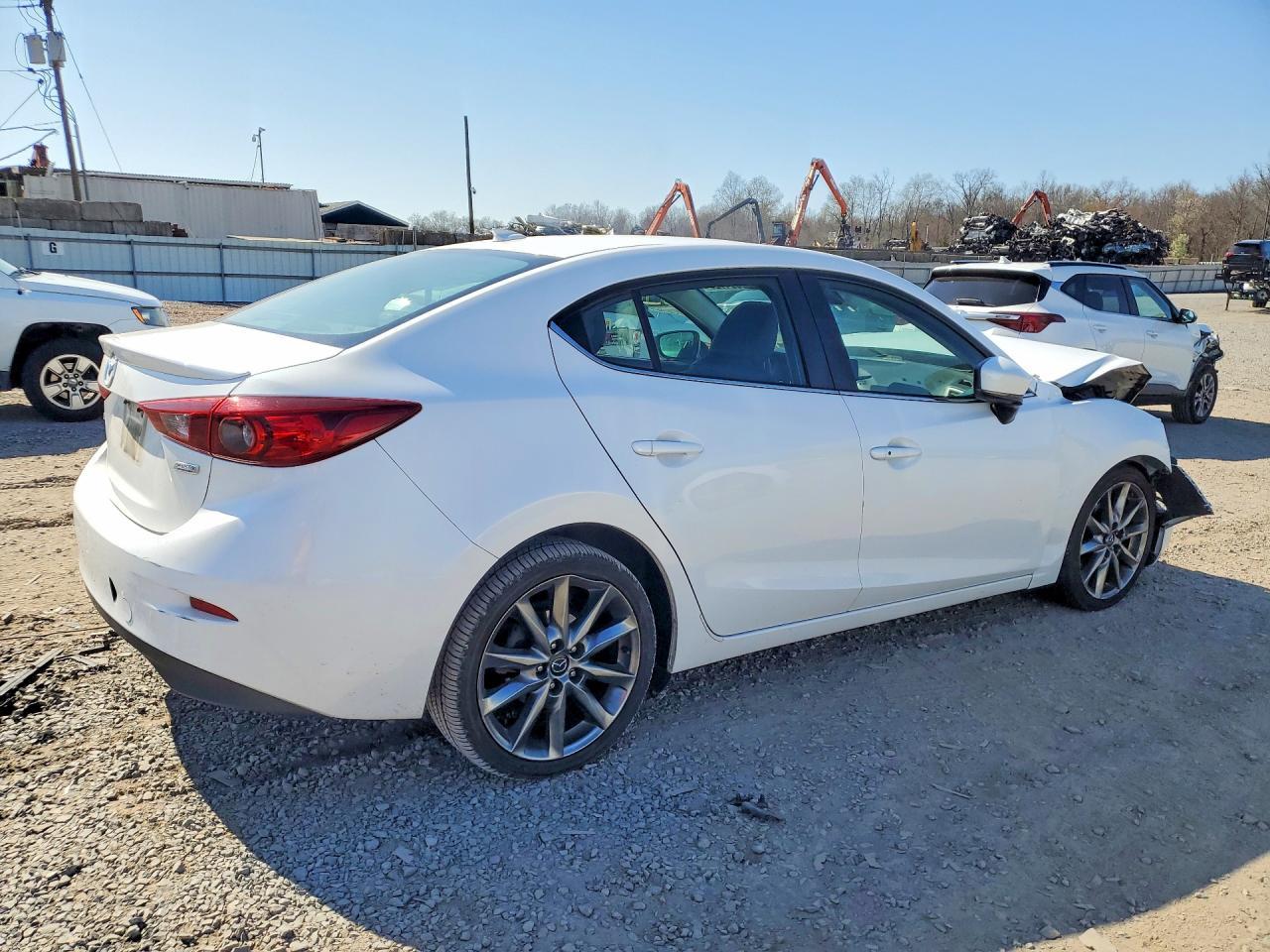 2018 Mazda 3 Touring - Фото 3