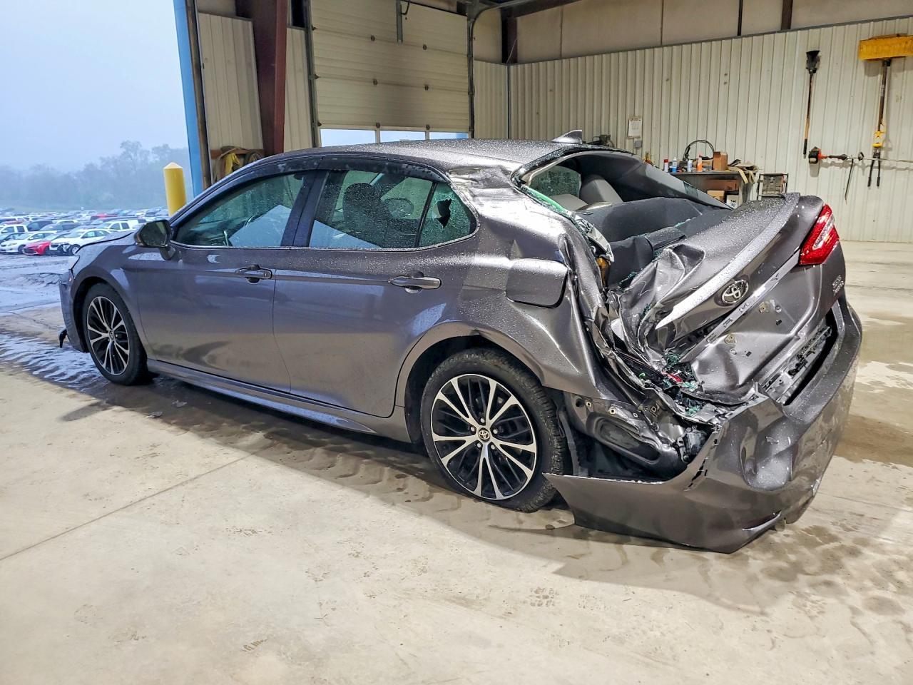 2020 Toyota Camry Se - Image 2