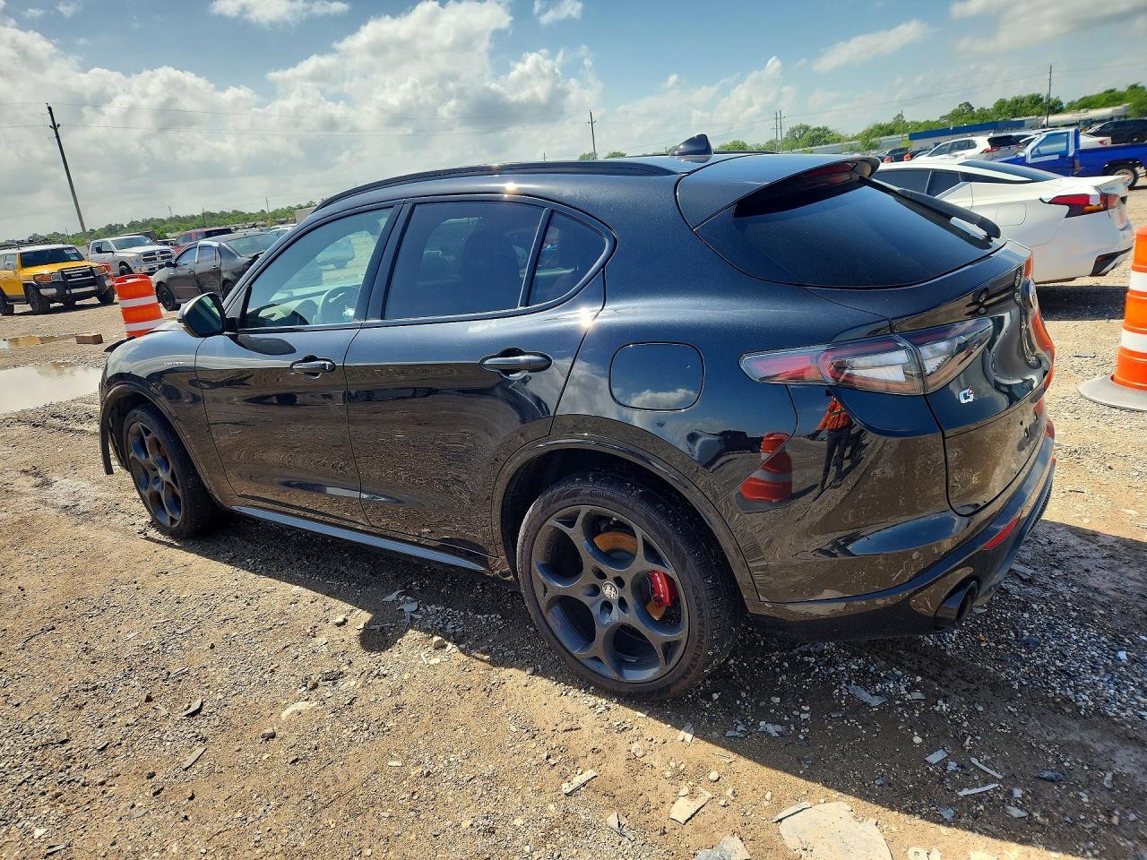 2024 Alfa Romeo Stelvio Ti - Фото 2