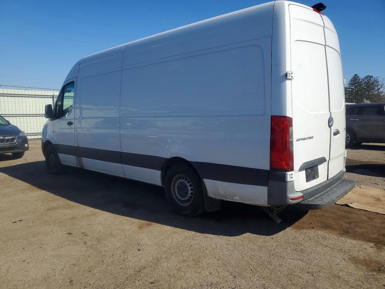2021 Mercedes Benz Sprinter 2500 Delivery Van - Фото 2