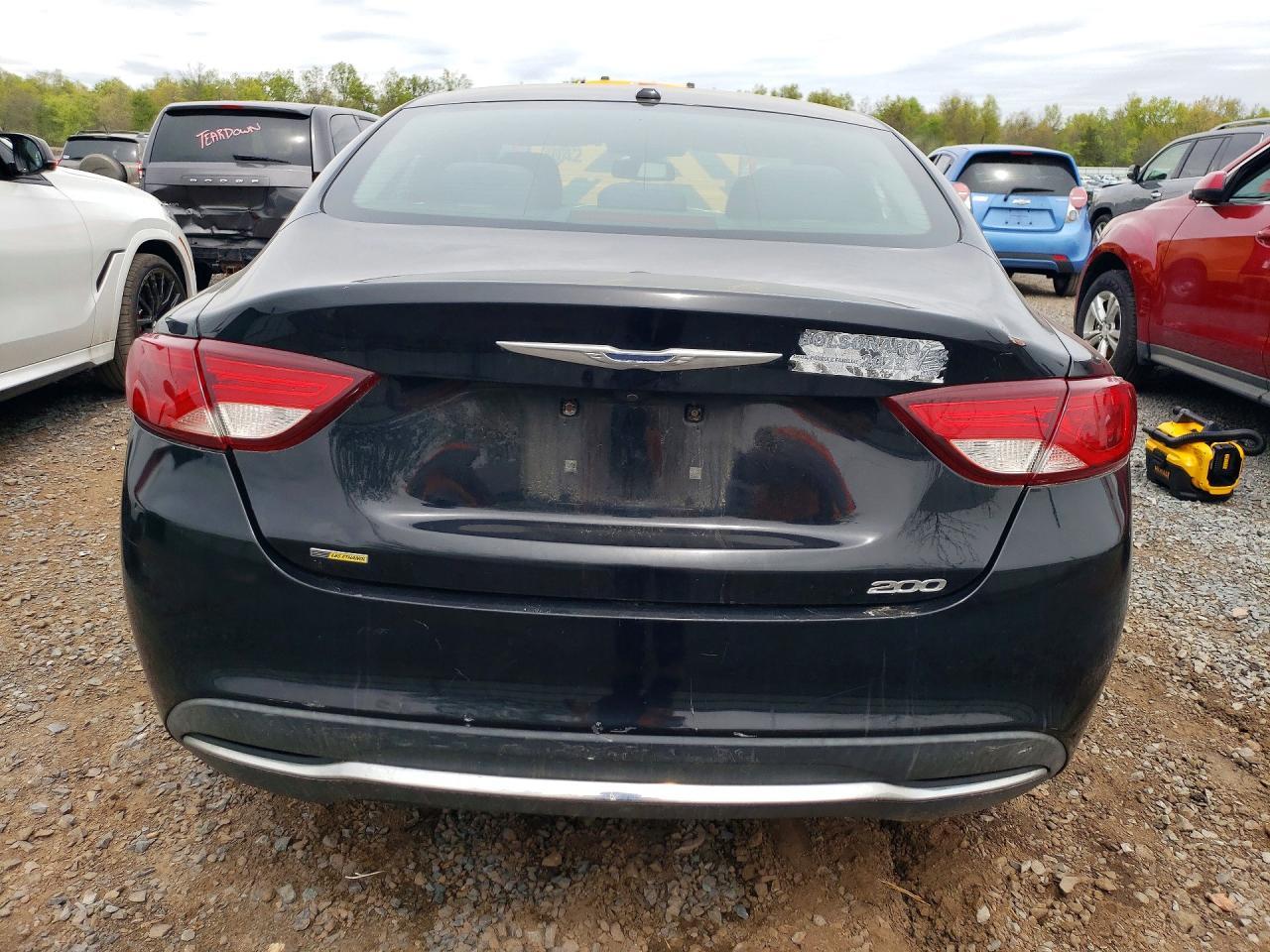 2015 Chrysler 200 Limited - Image 6