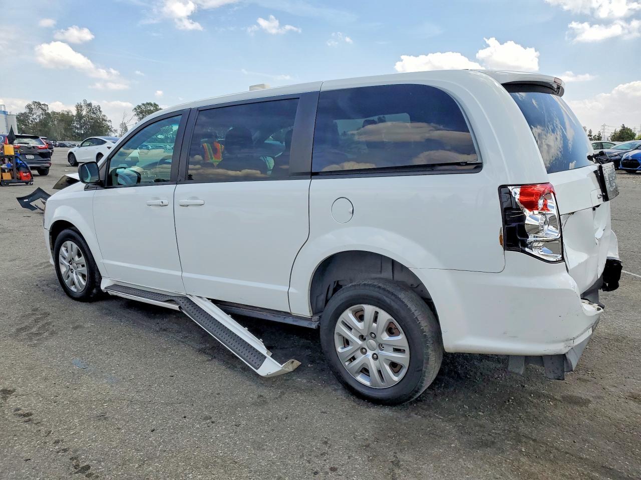 2018 Dodge Grand Caravan Se - Фото 2