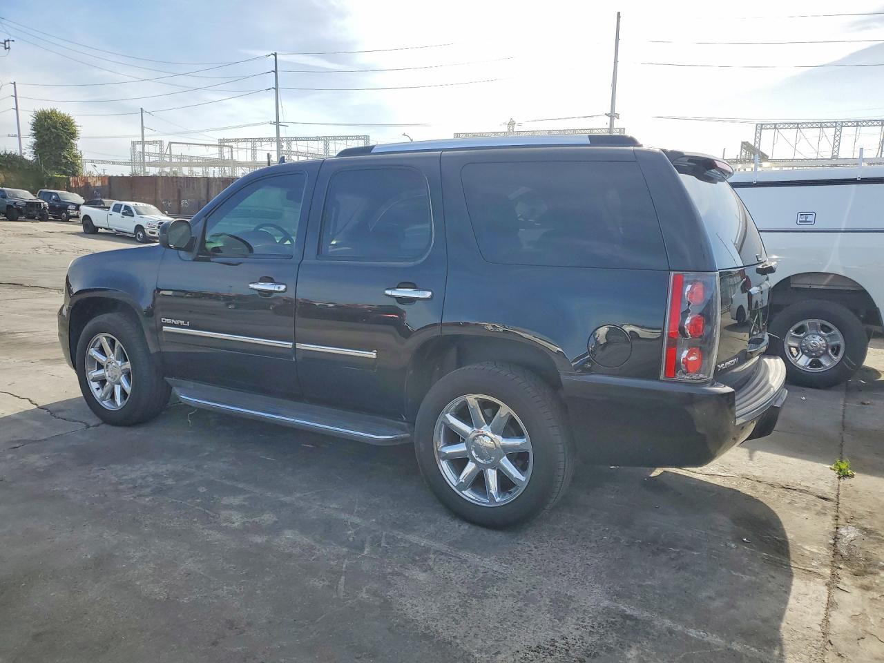 2013 GMC Yukon Denali - Фото 2