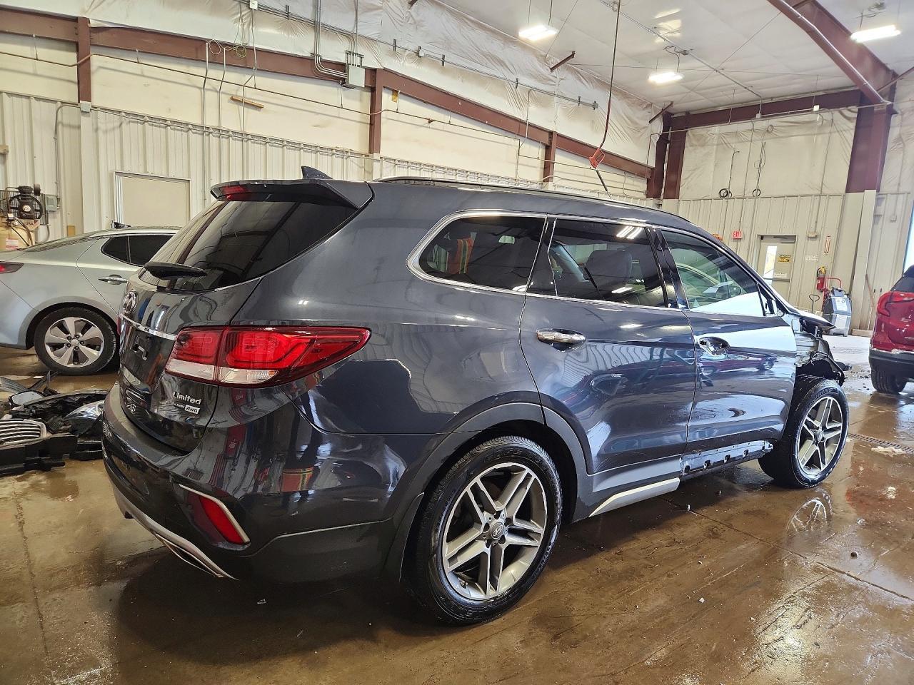 2017 Hyundai Santa Fe Limited Ultimate - Image 3