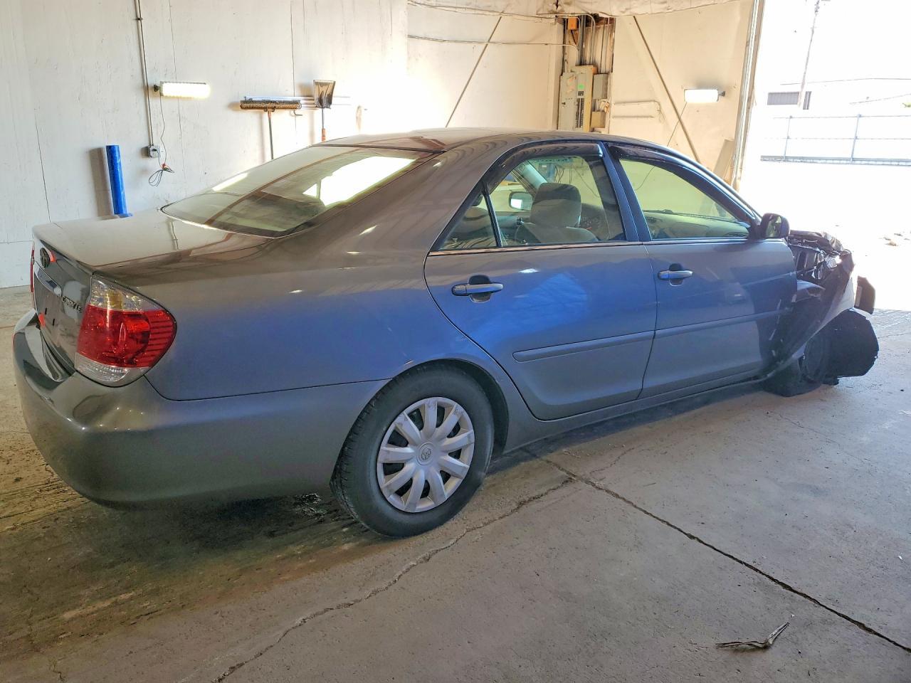 2005 Toyota Camry - Фото 3