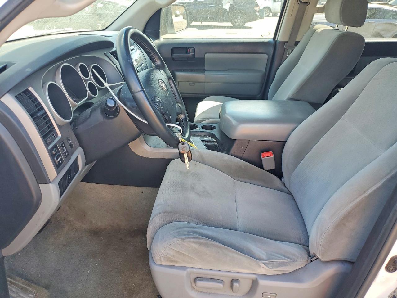 2011 Toyota Sequoia Sr5 - Фото 7