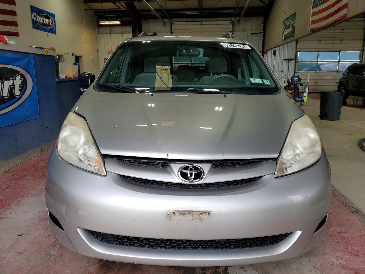2008 Toyota Sienna Le 8-Passenger - Фото 5