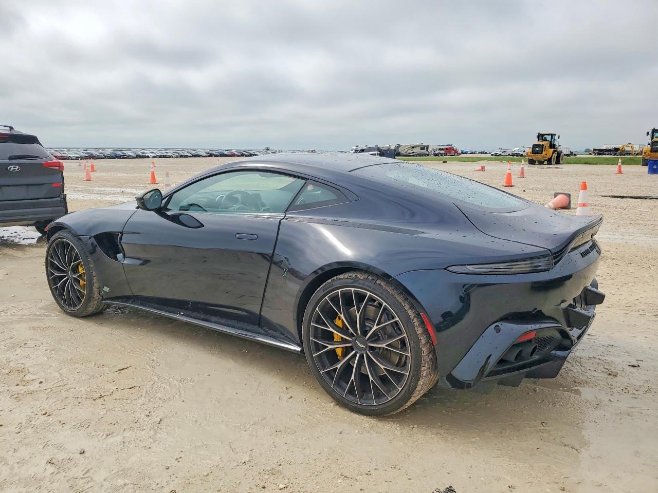 2023 Aston Martin Vantage - Фото 2