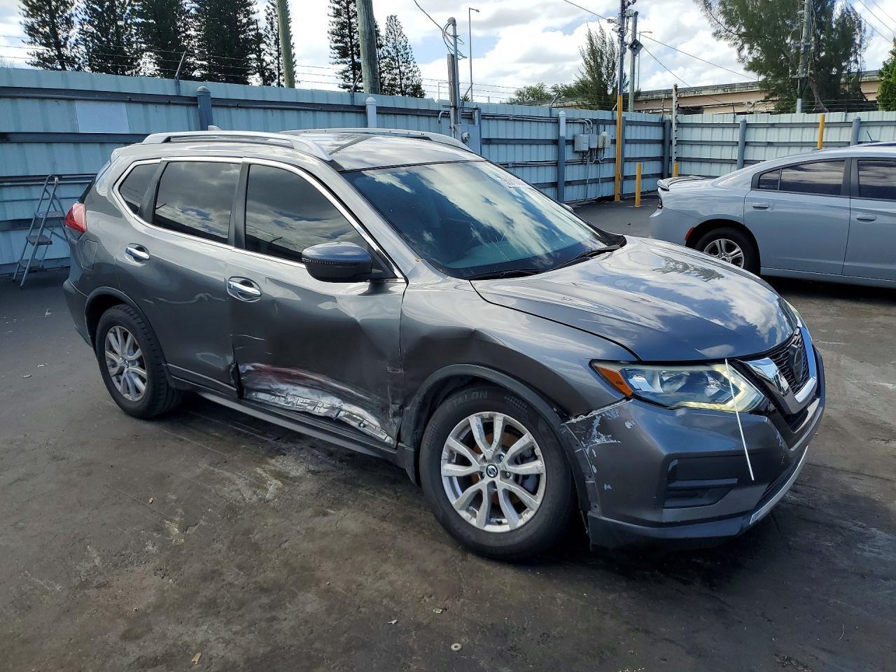 2018 Nissan Rogue - Image 4