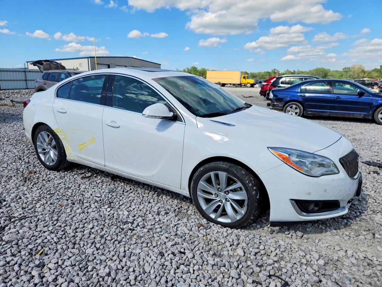 2015 Buick Regal - Image 4