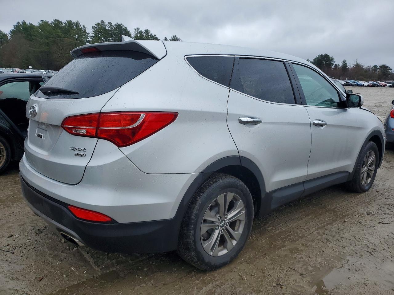 2015 Hyundai Santa Fe Sport 2.4L - Image 3