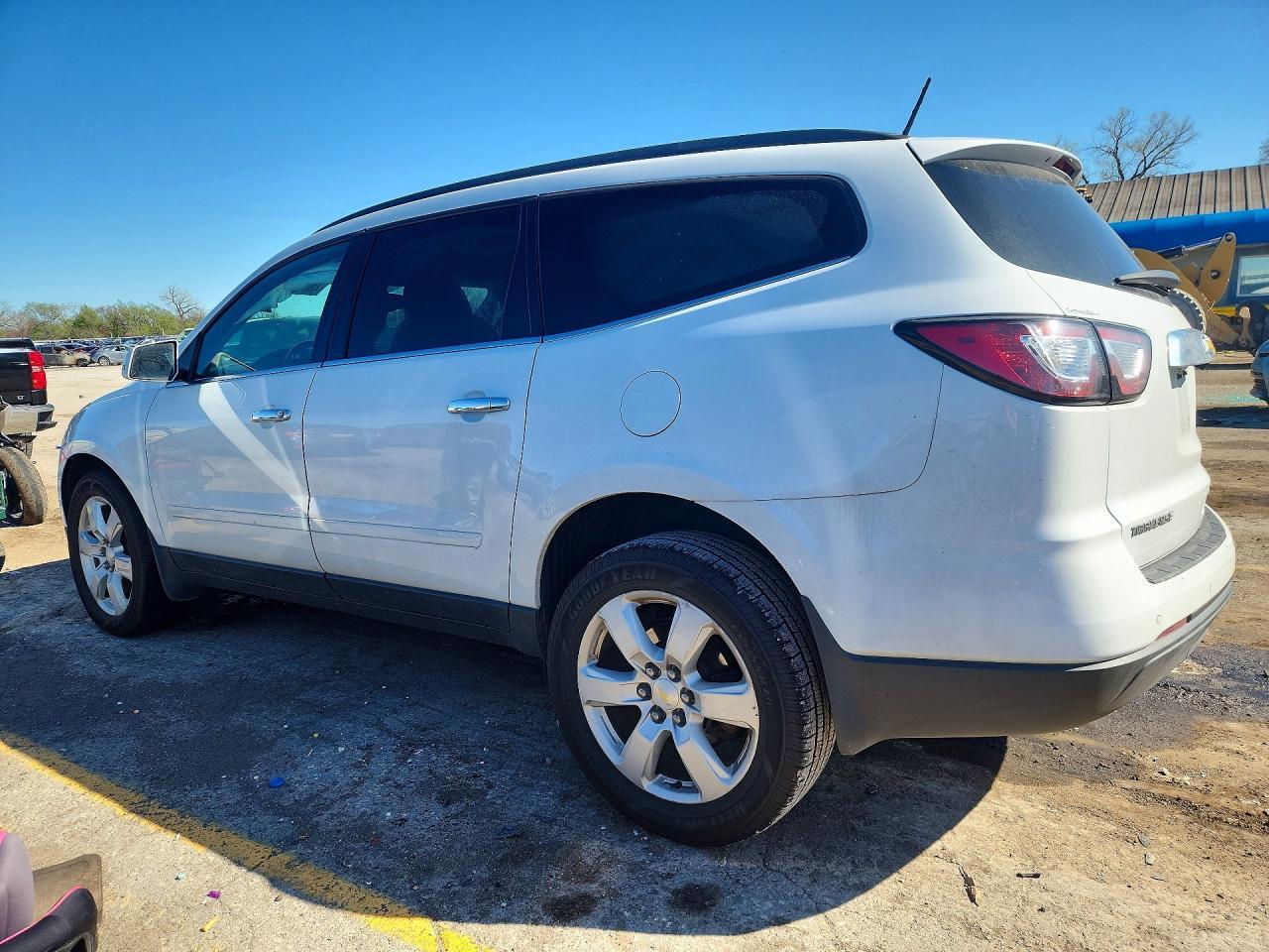 2017 Chevrolet Traverse Lt - Фото 2