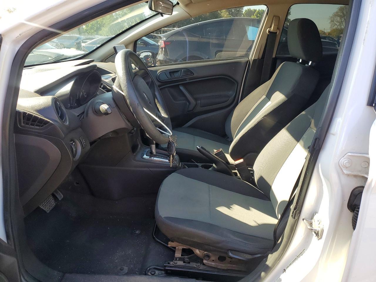 2015 Ford Fiesta S - Фото 7