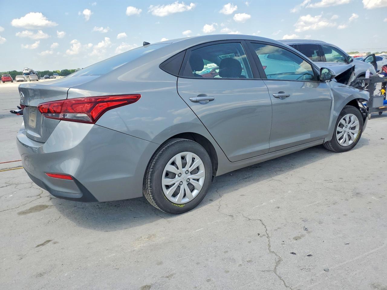 2022 Hyundai Accent Se - Фото 3