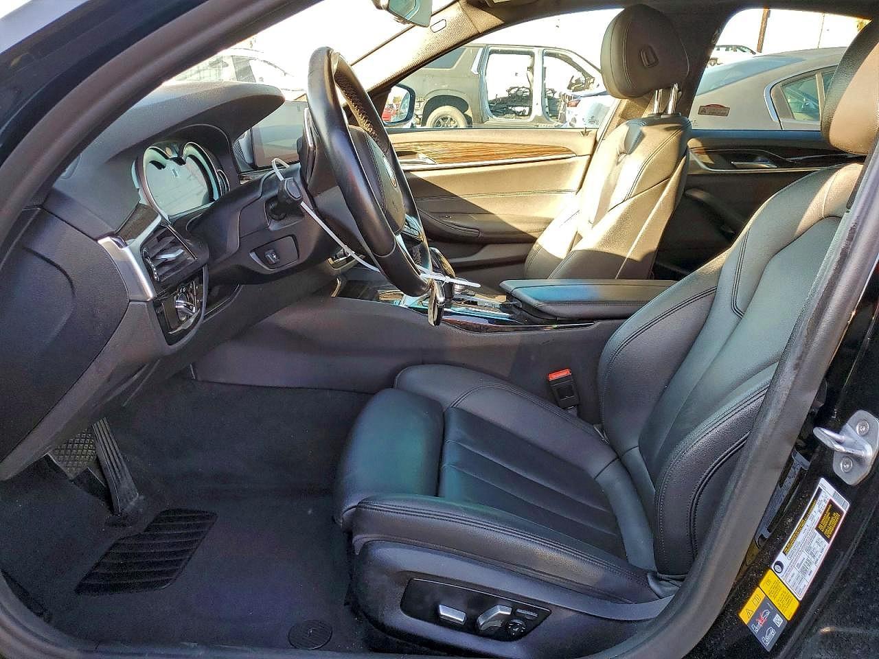 2019 BMW 530E - Фото 7