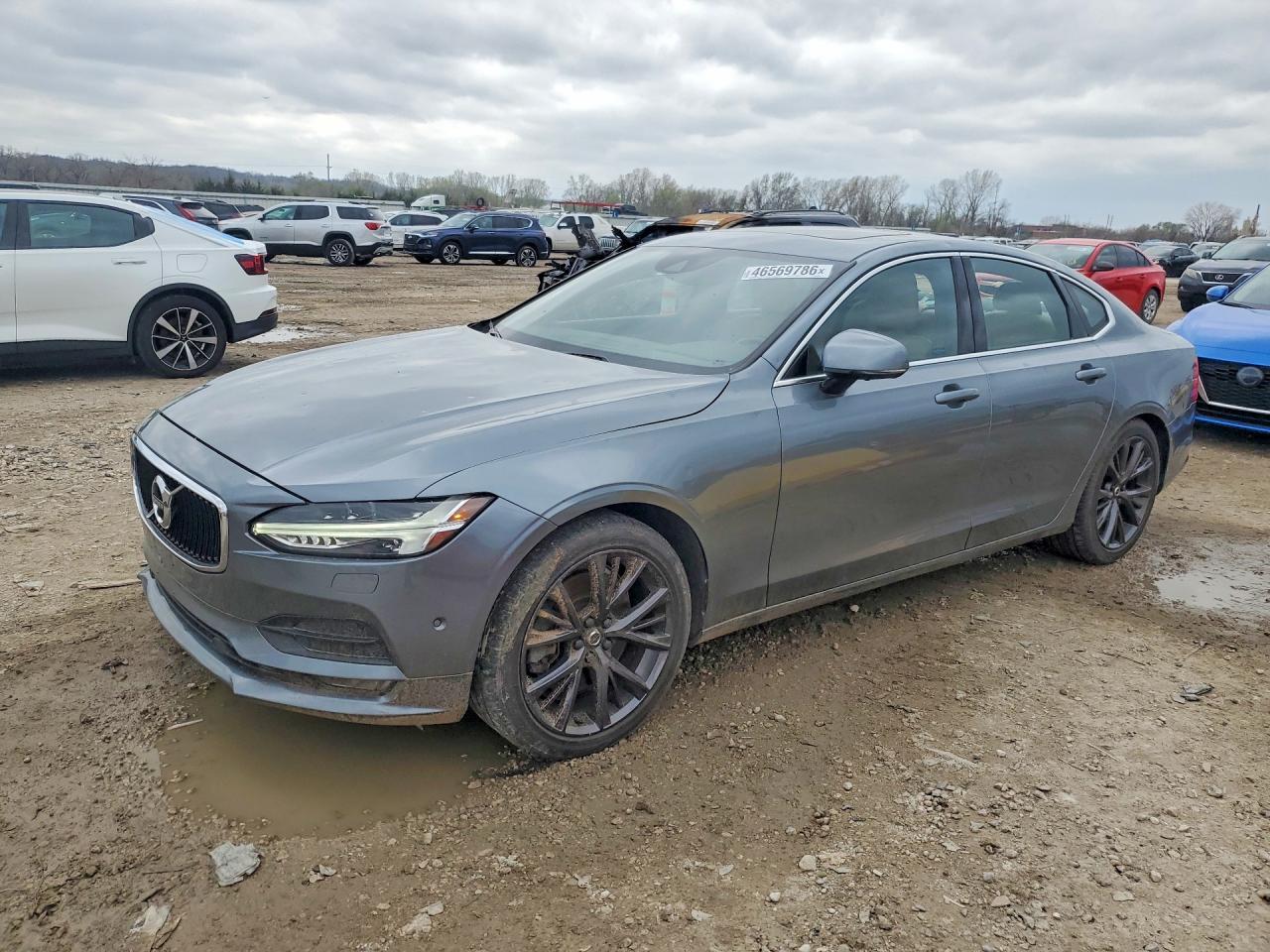 2017 Volvo S90 T6 Momentum