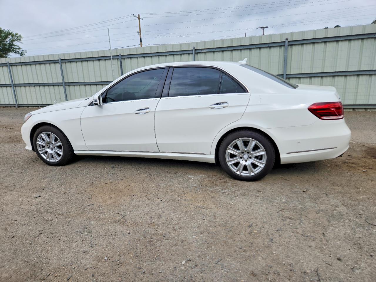 2014 Mercedes-Benz E 250 Bluetec - Image 2